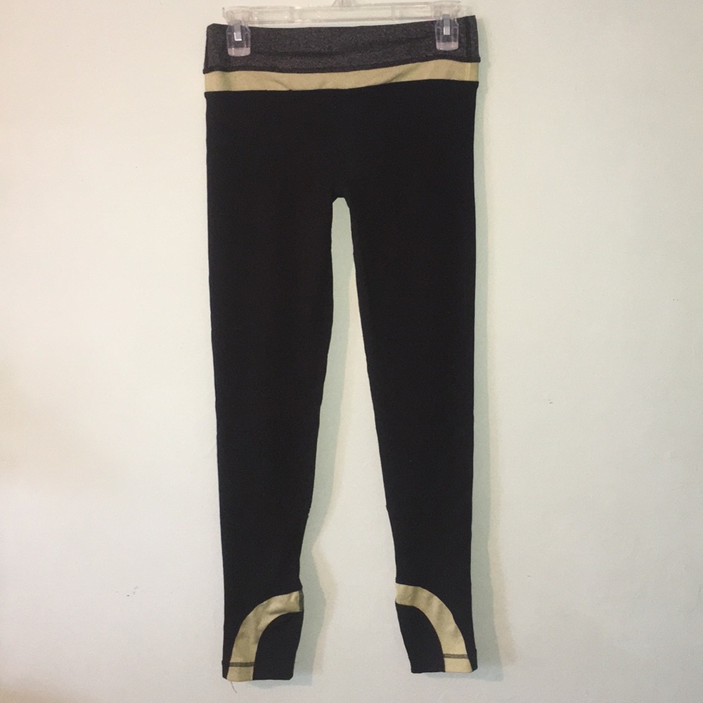 ❌SOLD❌EUC Black Leggings